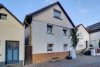 HTI | Charmantes Einfamilienhaus in reizvoller Lage von Rosbach. - Straßenansicht #2