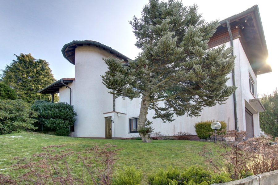 HTI | Imposantes Einfamilienhaus in idyllischer Taunuslage von Schmitten, 61389 Schmitten / Niederreifenberg, Einfamilienhaus