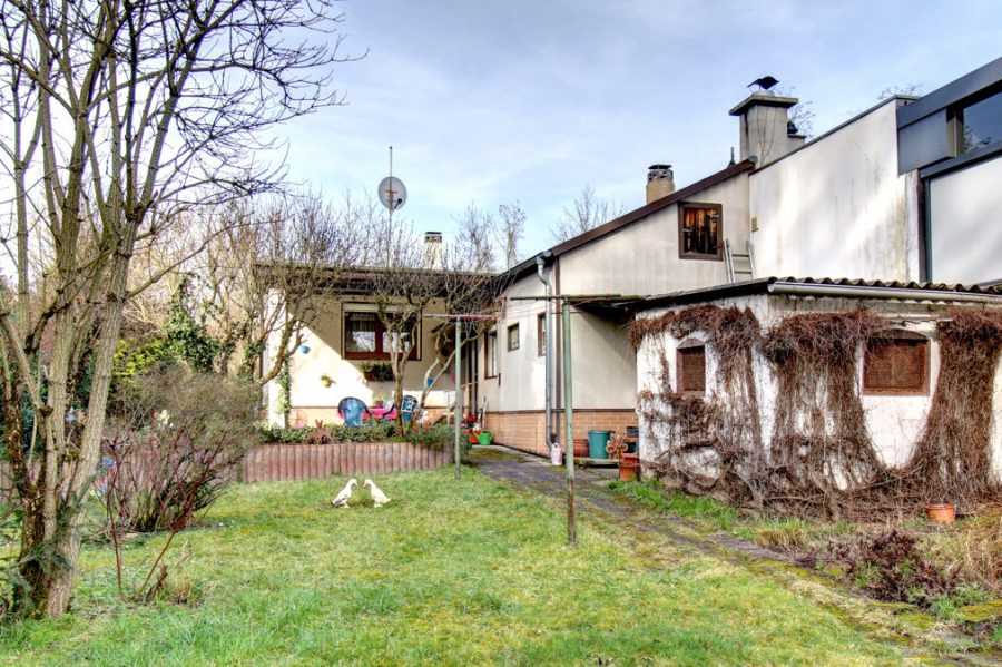 HTI | Charmanter Bungalow in grüner und idyllischer Parkrandlage von Frankfurt – Griesheim, 65933 Frankfurt am Main / Griesheim, Doppelhaushälfte