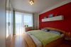 HTI | 3-Zimmer-Wohnung mit großer Sonnenterrasse und Talblick - Schlafzimmer