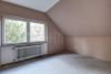HTI | Großes und vielseitiges Mehrgenerationen-Wohnhaus - Schlafzimmer Wohnung 1 / OG
