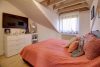 HTI | Attraktive, vermietete Dachgeschosswohnung in Feldrandlage von Liederbach - Schlafzimmer #1