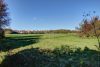 HTI | Attraktive, vermietete Dachgeschosswohnung in Feldrandlage von Liederbach - Blick vom Grundstück in die Feler
