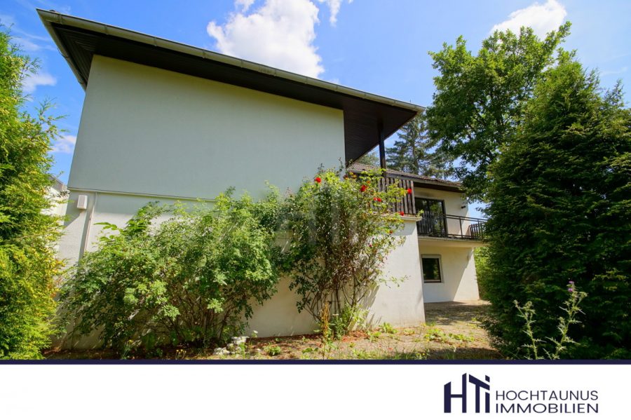HTI | Großzügiger Winkelbungalow mit idyllischem Garten in Eppstein-Vockenhausen, 65817 Eppstein, Einfamilienhaus