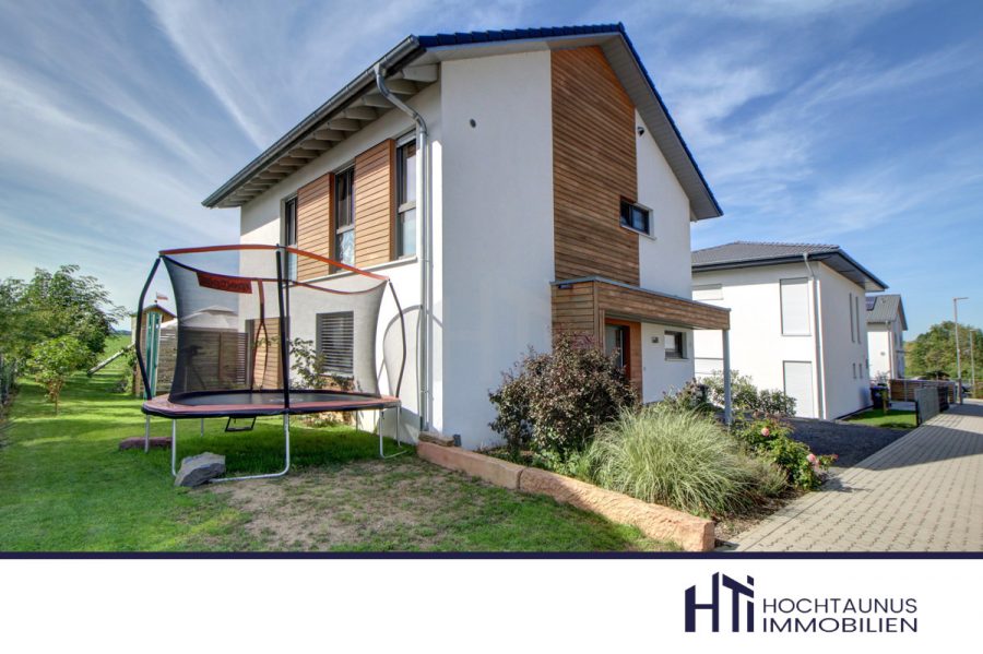 HTI | Wohnen wie im Urlaub: Neuwertiges Energiesparhaus mit Wärmepumpe in Feldrandlage – Niddatal, 61194 Niddatal / Bönstadt, Einfamilienhaus