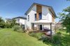 HTI | Wohnen wie im Urlaub: Neuwertiges Energiesparhaus mit Wärmepumpe in Feldrandlage - Niddatal - Blick vom Garten