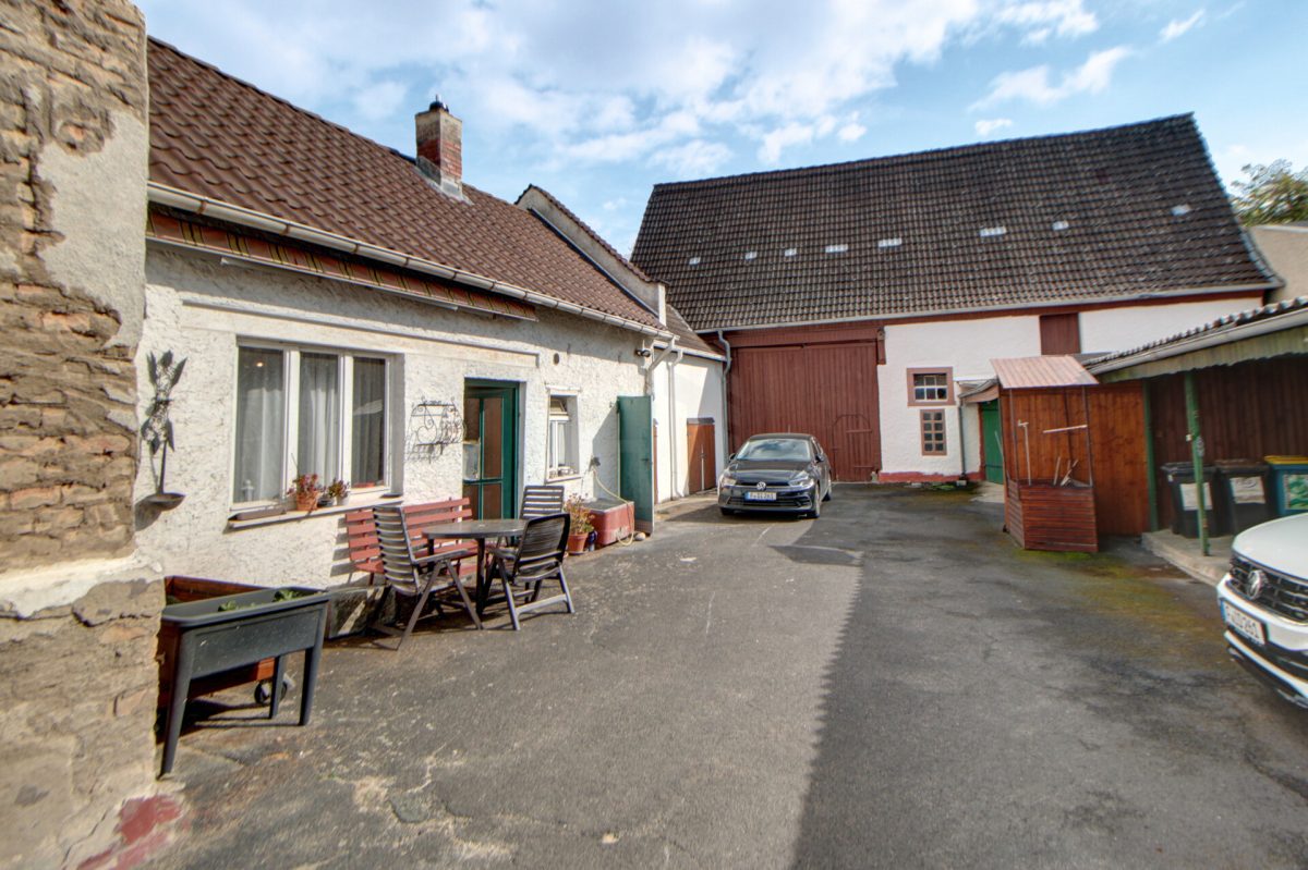Hof mit Scheune
