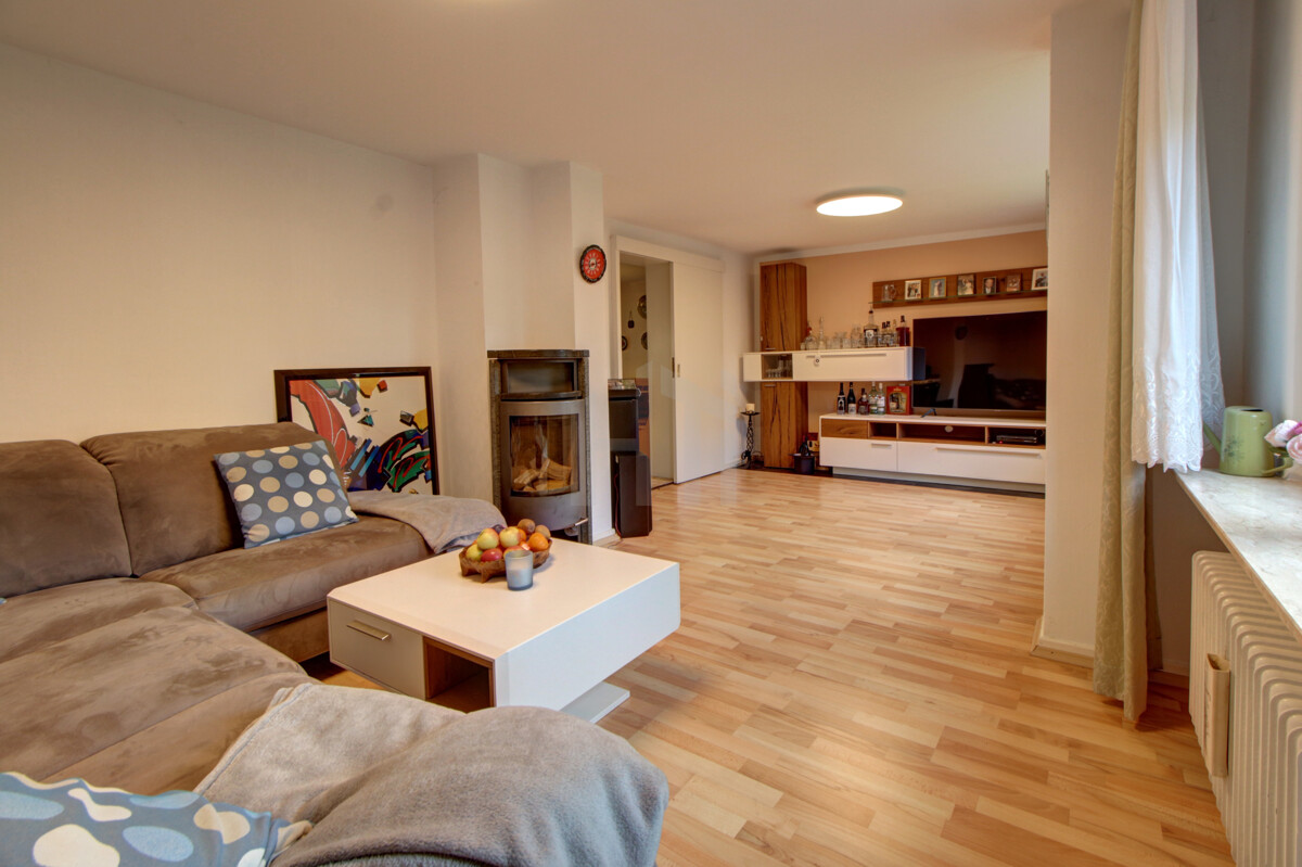 Wohnzimmer mit Kamin / EG