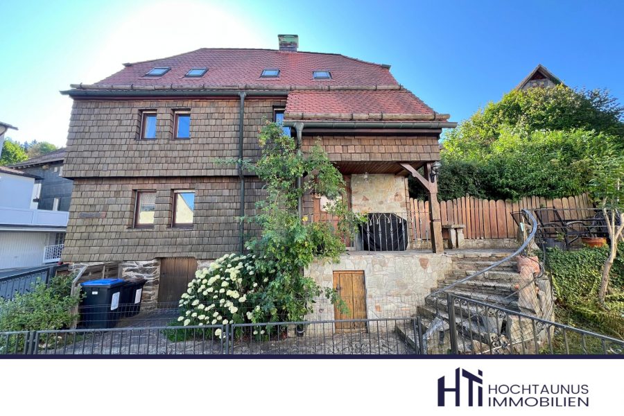 HTI | Charaktervolles Einfamilienhaus mit Sonnenterrasse und idyllisch angelegtem Hof in Schmitten, 61389 Schmitten, Einfamilienhaus